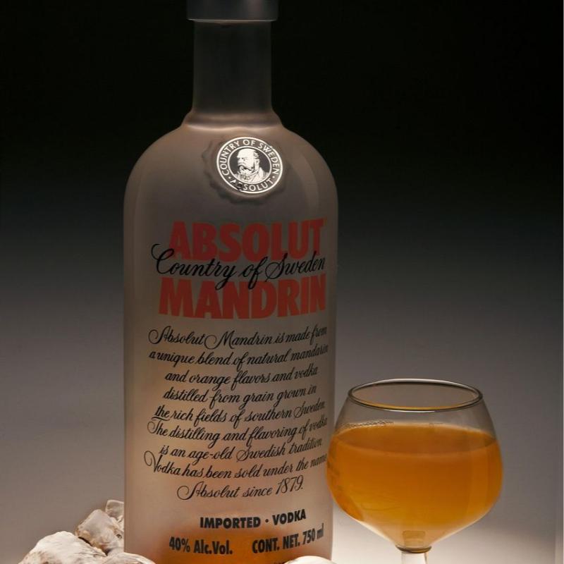 Καραμολέγκος Μιχάλης | Κάβα Ποτών - Πύργος Σαντορίνη