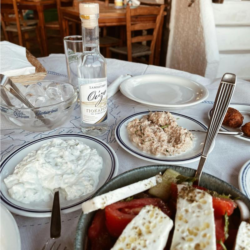 Tο Mεσοχώρι Μεζεδοπωλείο Σουφλί